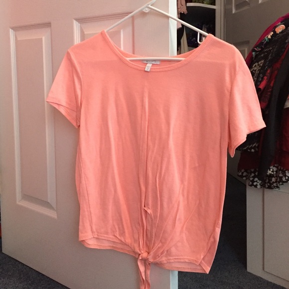 delias tee