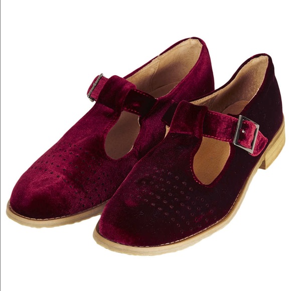 MAKE AN OFFER Topshop Molly geek t-bar flats