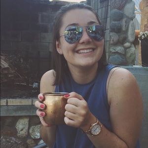 Meet your Posher, Danielle