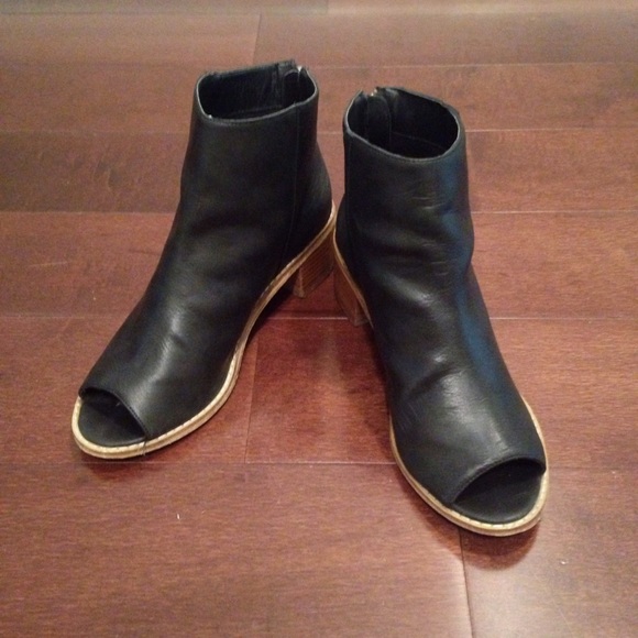 👋🏼Ends Today👋🏼Ecote Faux Leather Peep Toe Boot
