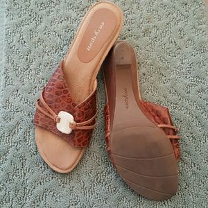 Women's shoes