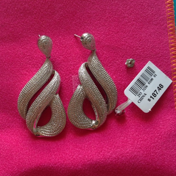 Jewelry - Diamond earrings