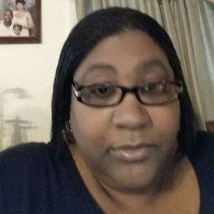 Meet your Posher, Dina