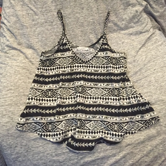 Patterned flowy tank