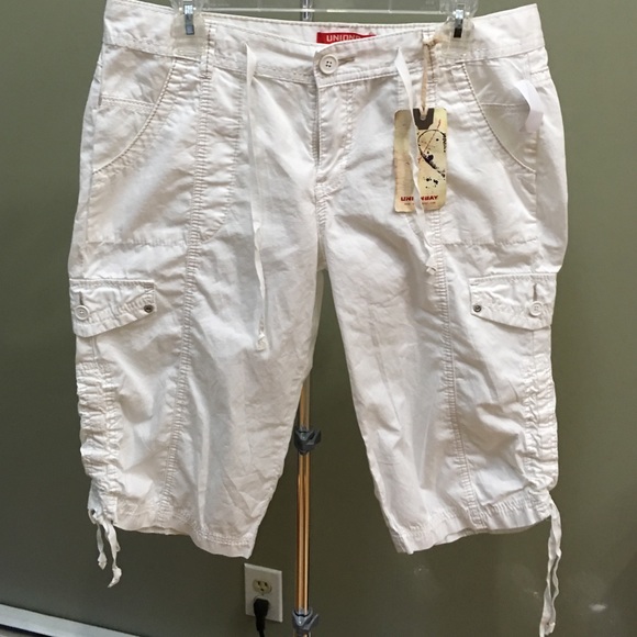 Union Bay Capri pants in white (knee level)