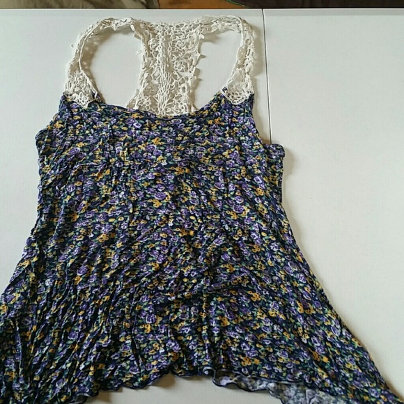 Floral tank top with lace