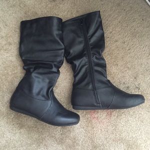 Brand new black boots size 7