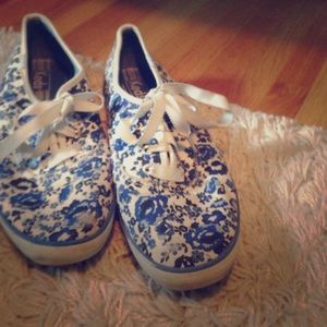Blue flowered keds