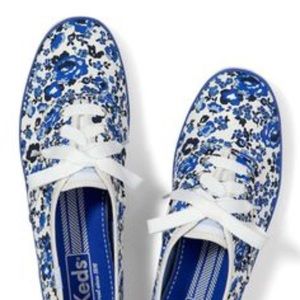 💕Blue flowered keds