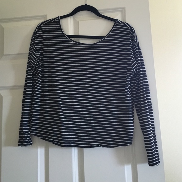 Striped shirt twisted back👌🏼👌🏽👌🏾 - Picture 1 of 2