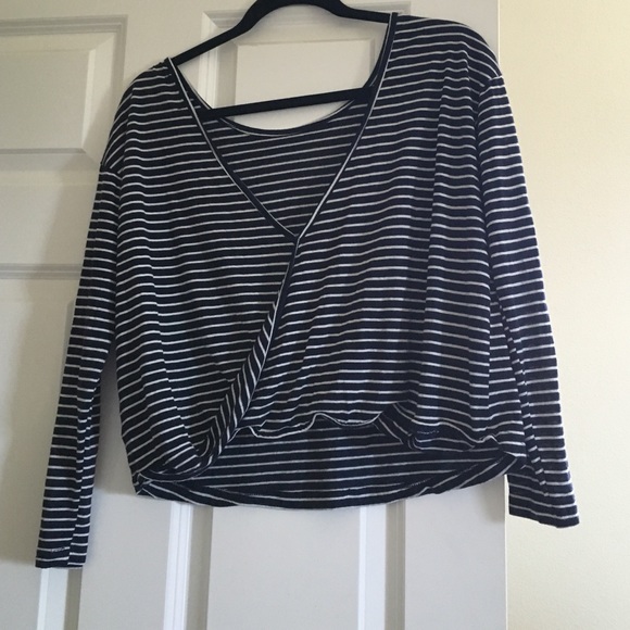 Striped shirt twisted back👌🏼👌🏽👌🏾 - Picture 2 of 2