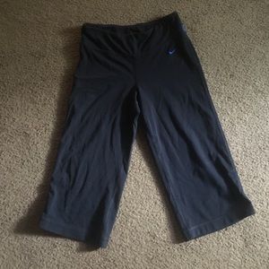 Nike dri-fit yoga/workout capris