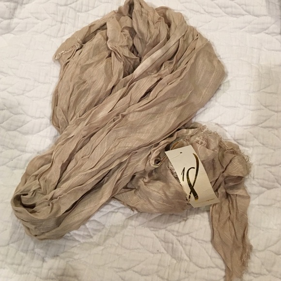 NWT tan scarf