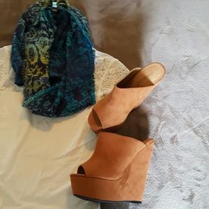 NWT Wedge Platform Shoes size 8