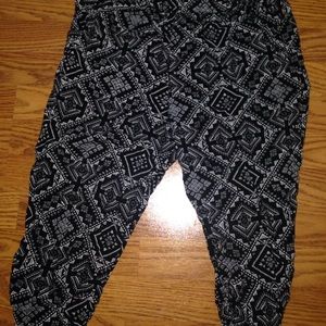 Mossimo Aztec Capri