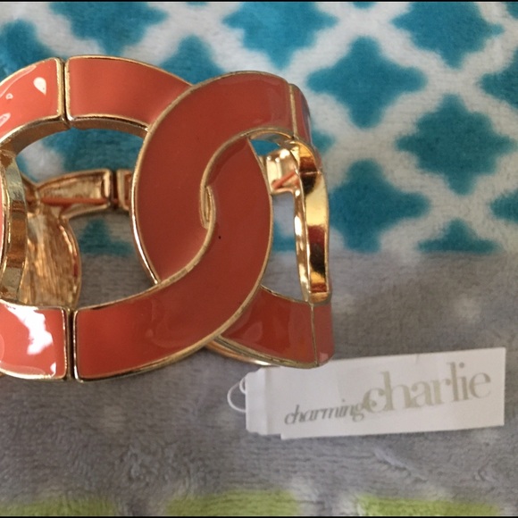 🌸🌸Charming Charlie Peach-ish & Gold Bracelet🌸🌸