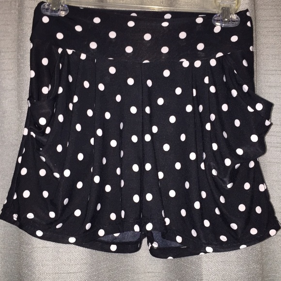 Blk & White Polka Dot Super Stretchy Shorts SZ L