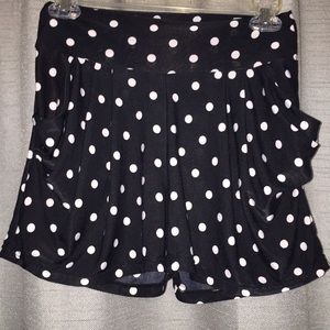 Blk & White Polka Dot Super Stretchy Shorts SZ L