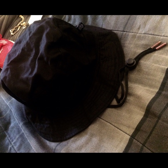 RASTACLAT BUCKET HAT