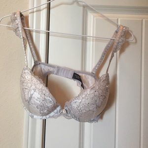 White push-up bra with grey lace