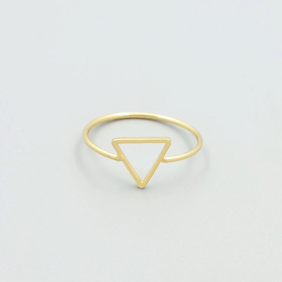 Jewelry - 💟Thin Hollow Triangle Ring💟
