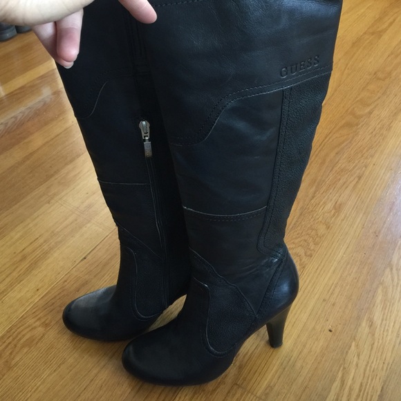 Guess - Picture 2 of 4