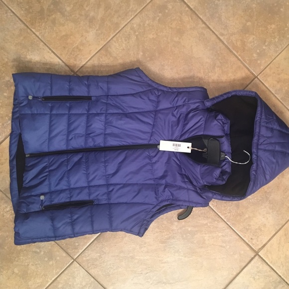 Natural Reflections Size Large hooded puffy vest.