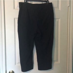 Liz Claiborne Pants - Lizgolf Audra Cropped Capri pants 12 Black golf Liz Claiborne Pants - Lizgolf Audra Cropped Capri pants 12 Black golf