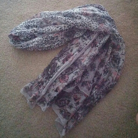 Scarf - Picture 1 of 1