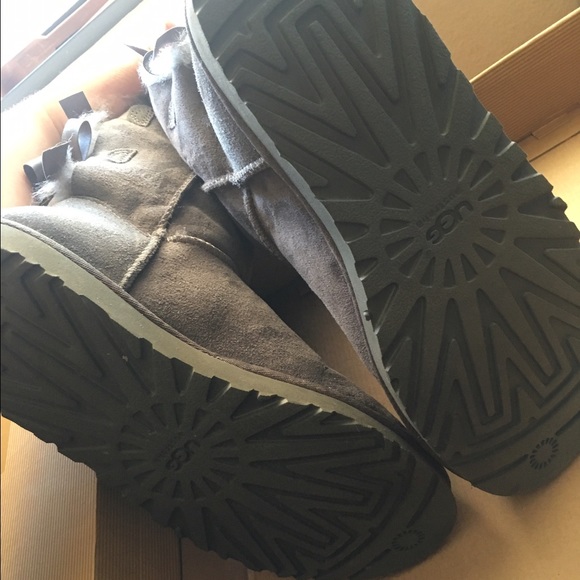 Women\'s grey Bailey bow uggs size 8