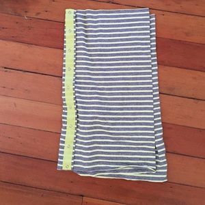 Grey and yellow scarf