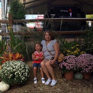 Meet your Posher, San juanita