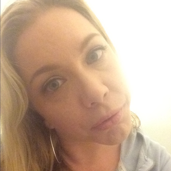 I'm Eva Siran of NeedsandWants.💜 - Picture 4 of 4