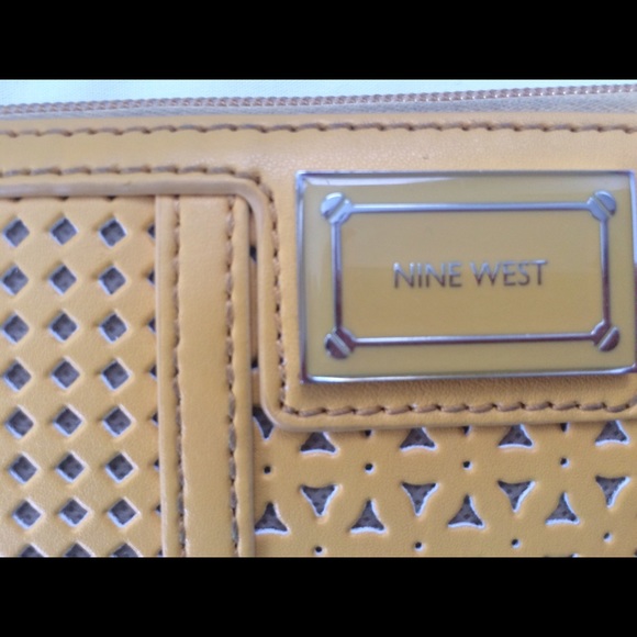 ‼️SOLD‼️NINE WEST LEATHER WALLET - Picture 2 of 4