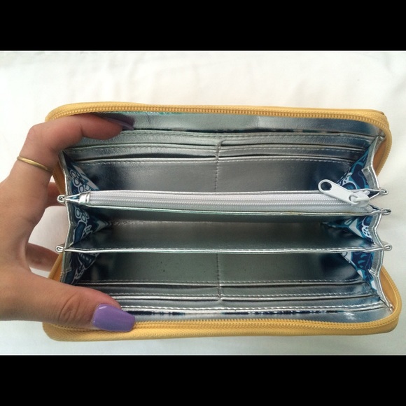 ‼️SOLD‼️NINE WEST LEATHER WALLET - Picture 4 of 4