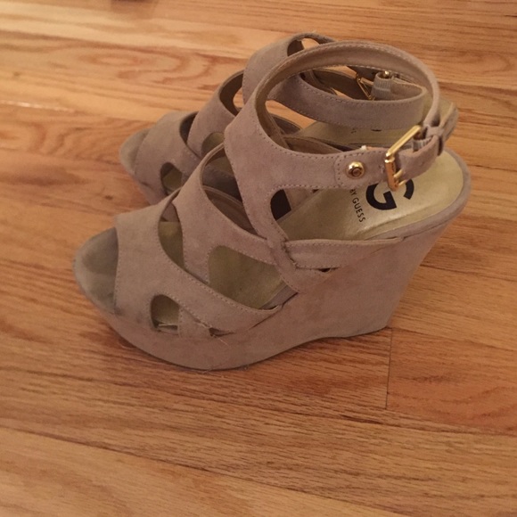 Tan Guess wedges - Picture 2 of 2