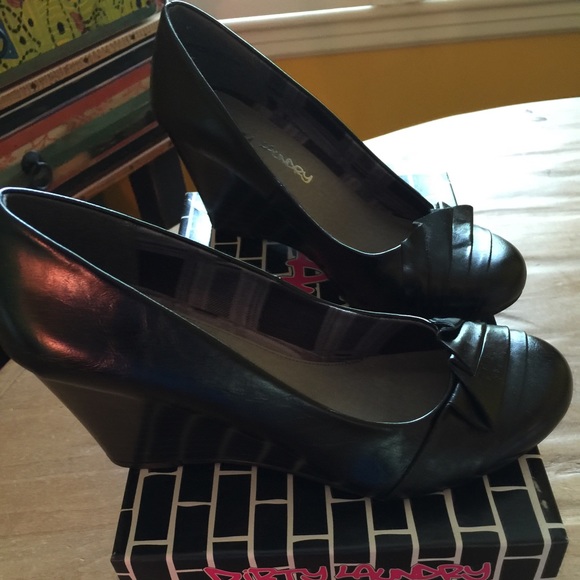 Shoes - 🎉SALE🎉 Dirty Laundry black wedges