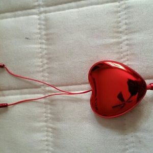 Retractable heart headphones from H&M