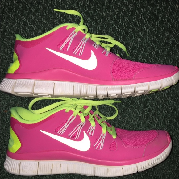 PRICE DROP ⬇️⬇️⬇️Nike free runs 5.0