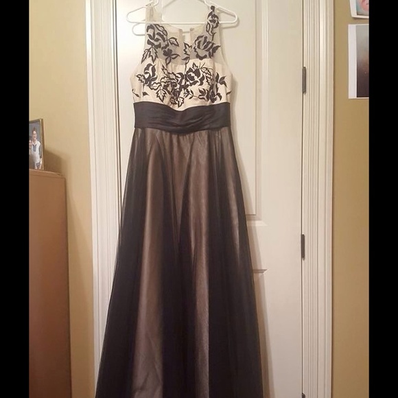 Womens size 14/16 formal gown