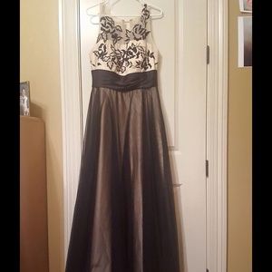 Womens size 14/16 formal gown