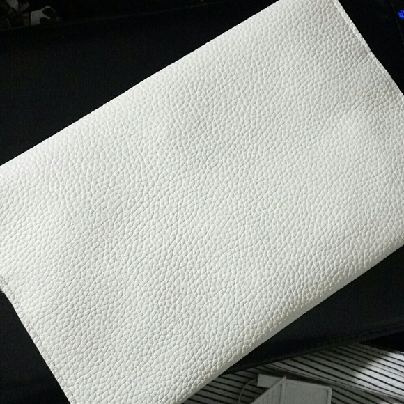Vegan Leather Off-White Envelope Purse/Clutch - Picture 3 of 4