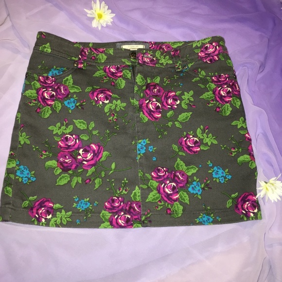 🌸🌹🌸 Floral Jean Skirt.