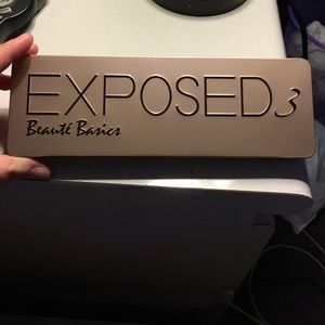 Exposed 3 Beautè Basics eye shadow pallet