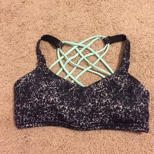 Lululemon free to be wild sz 6 purple and blue
