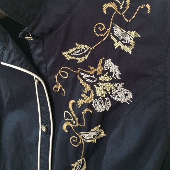 Dress with Embroidered Pattern - Picture 2 of 4