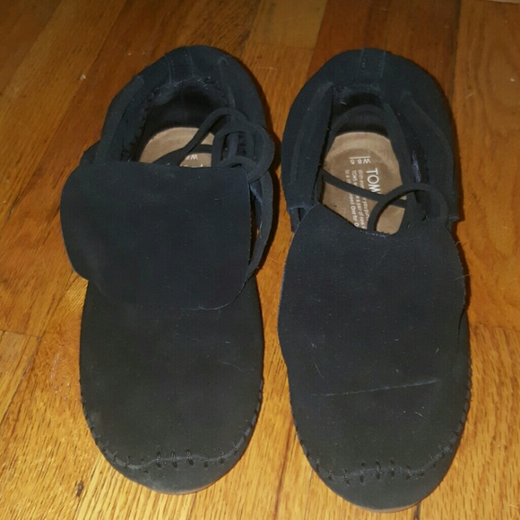 Black fold-over Toms moccasins
