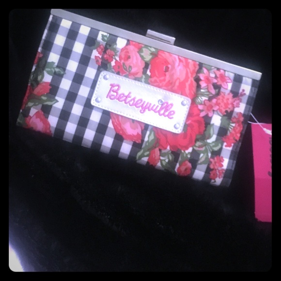 Betseyville Clutch/Wallet