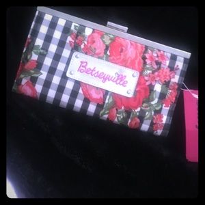Betseyville Clutch/Wallet