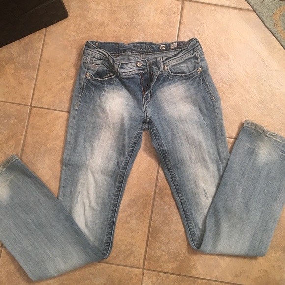 Miss Me Size 30L Fleur De Lis Jeans